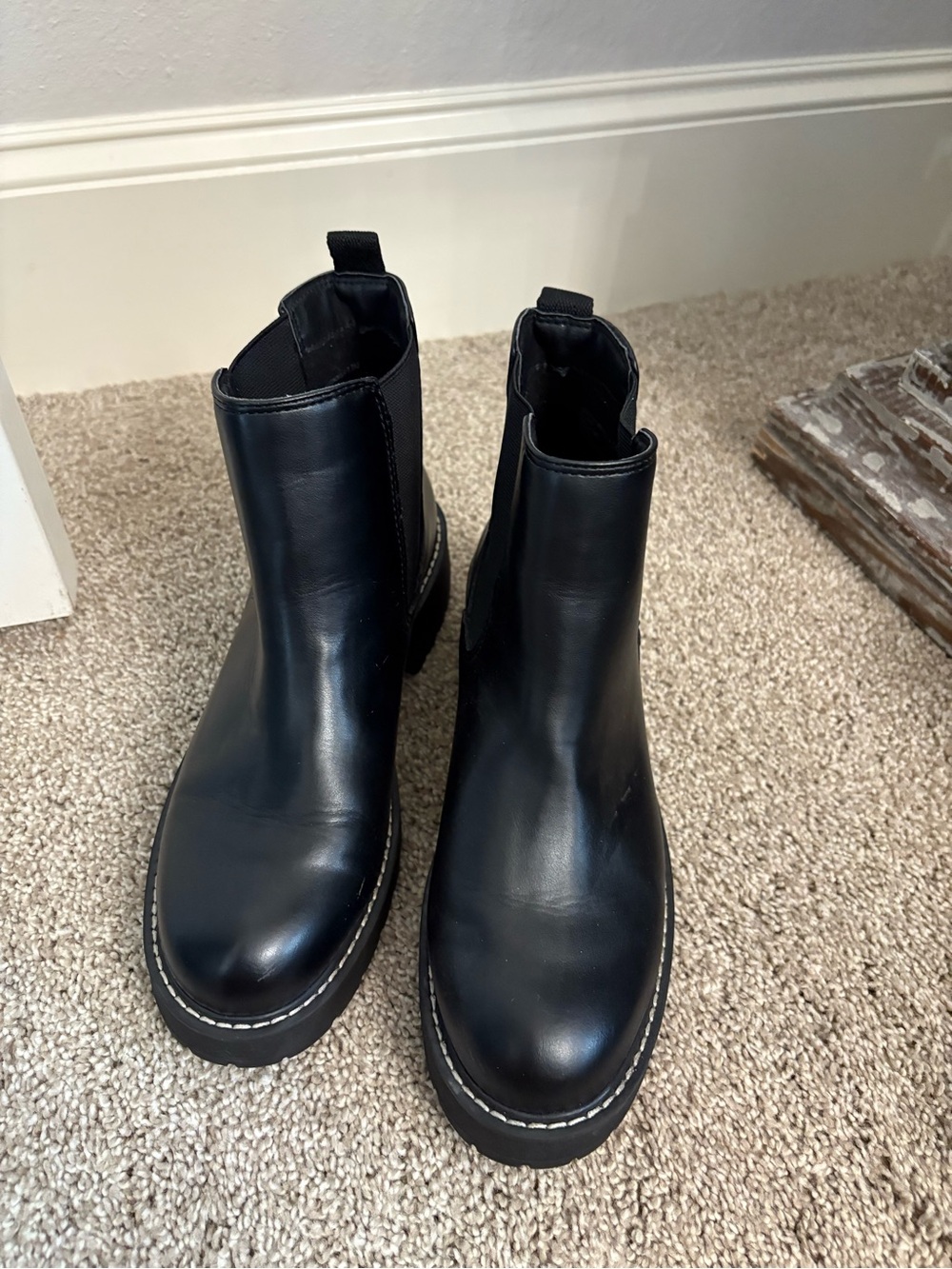 Madden Girl Black Men’s Chukka Boots with Contrast Stitching